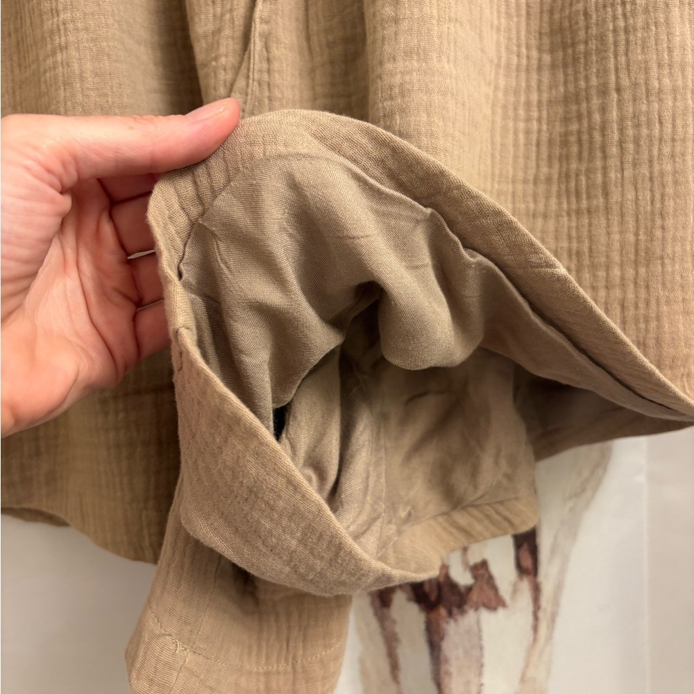 XS Women's Tan Shorts​​ - Picture 4 of 7